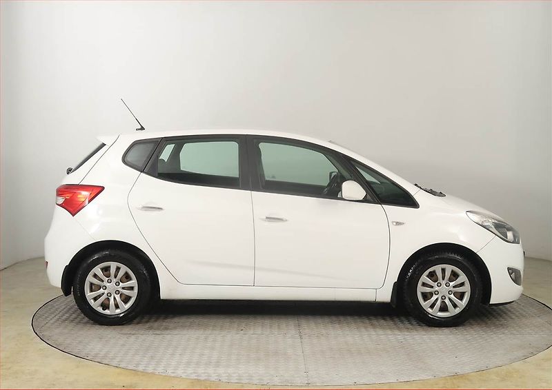 Hyundai ix20 (2019) 1.6 CVVT, ČR,1.maj - fotka 6 z 16