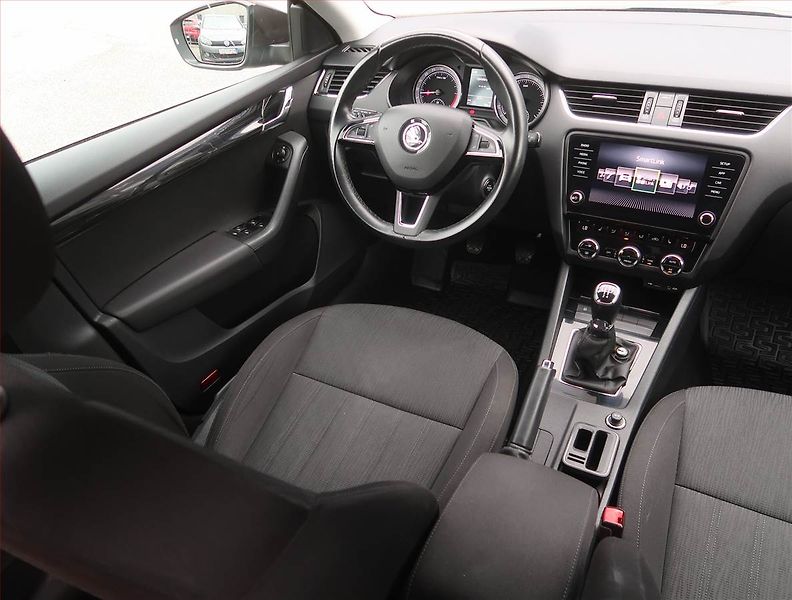 Škoda Octavia (2017) 1.6 TDI, Serv.kniha, Tempomat - fotka 7 z 18
