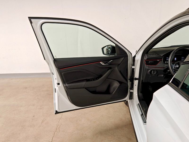Škoda Kamiq (2025) 1.5 TSI 110 kW DSG Monte Carlo - fotka 21 z 31