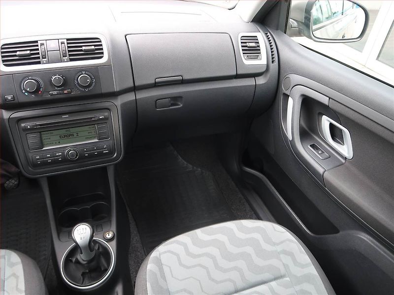 Škoda Fabia (2008) Ambiente 1.4 16V - fotka 8 z 15