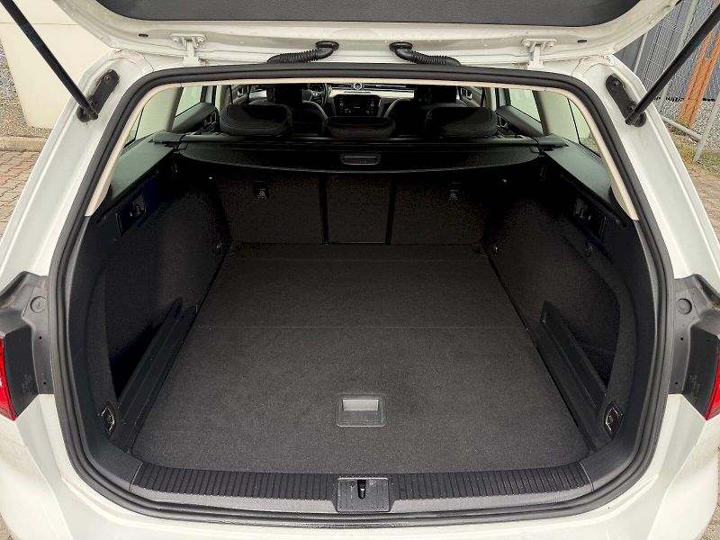 Volkswagen Passat (2018) Variant 2.0 TDI 110 kW - fotka 24 z 24