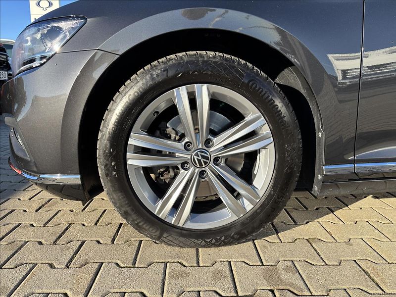 Volkswagen Passat 2,0 TDI 147kW Elegance DSG - fotka 8 z 46