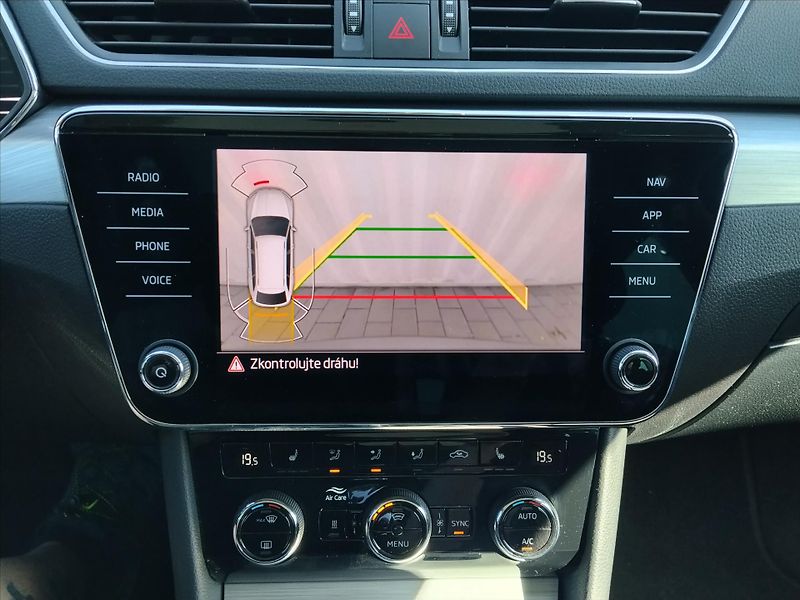 Škoda Superb 2.0TDI 110kW, DSG tažné - fotka 17 z 38
