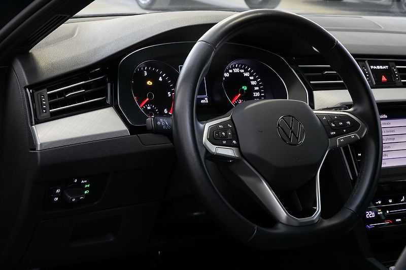 Volkswagen Passat 2.0TDI 110kW DSG IQ ACC Kamera - fotka 12 z 24