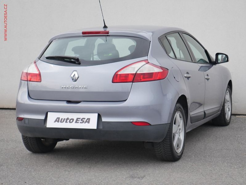 Renault Mégane (2009) 1.5 dCi, ČR, AC, tempo - fotka 4 z 21