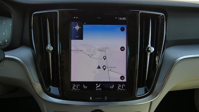 Volvo V60 B4 FWD Momentum Pro Auto - fotka 14 z 24