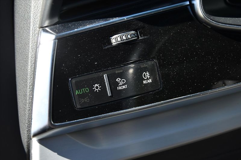 Audi Q8 50 TDI QUATTRO S-LINE ČR - fotka 17 z 35