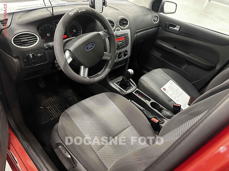 Ford Focus (2007) 1.6i, AC, tažné - fotka 3 z 3