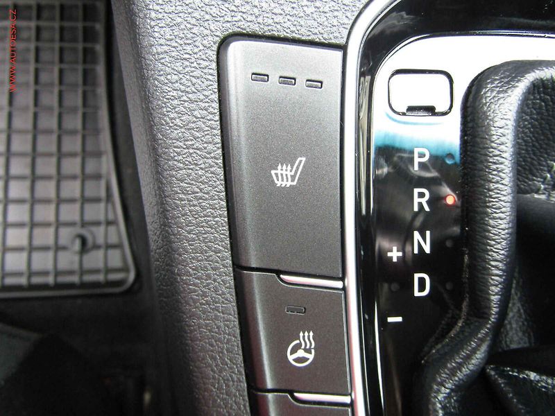 Hyundai i30 (2021) 1.0 T-GDi, 1.maj,ČR, AT - fotka 17 z 21