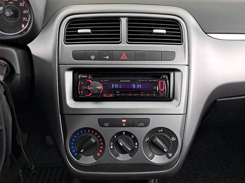Fiat Punto (2013) 1.2, Tempomat - fotka 12 z 14