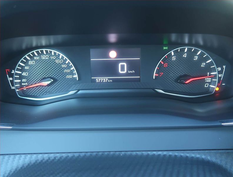 Peugeot 2008 (2022) Active 1.2 PureTech - fotka 11 z 15