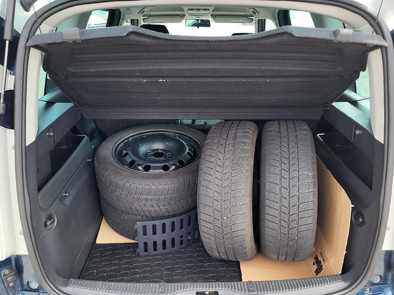 Škoda Roomster 1.2 TSI 63kW AMBIENTE - fotka 32 z 43
