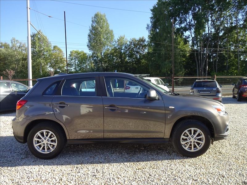Mitsubishi ASX 1,6 i 85kW - fotka 8 z 52