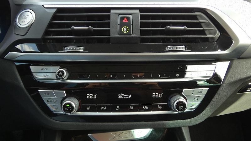 BMW X3 20d xDrive - fotka 16 z 27