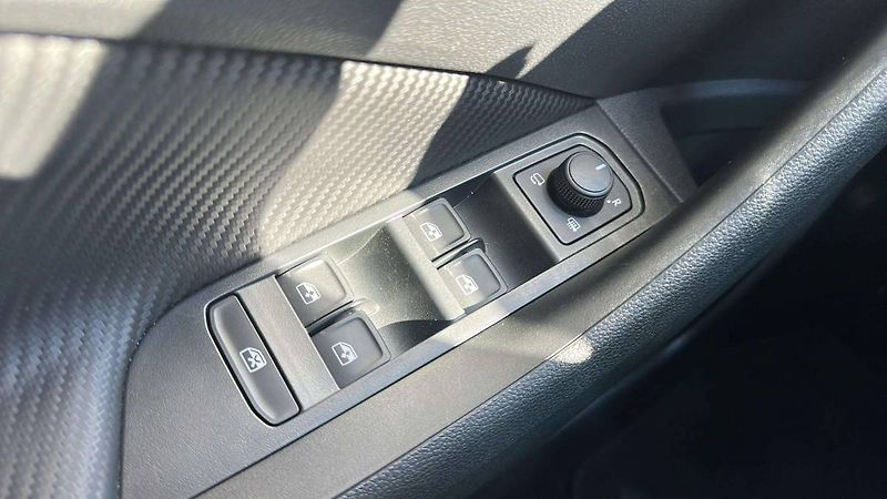 Škoda Kamiq Monte Carlo 1,0 TSI 85kW MT6/5 - fotka 18 z 26