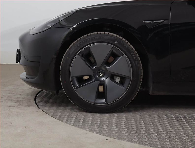 Tesla Model 3 (2023) Standard Range LFP, SoH 96% - fotka 15 z 23
