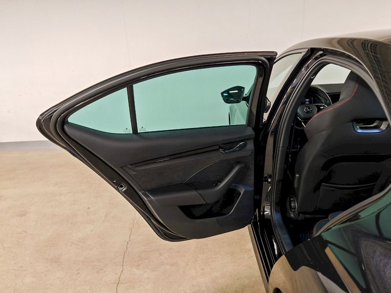 Škoda Octavia (2023) 2.0 TSI 180 kW DSG RS - fotka 25 z 32