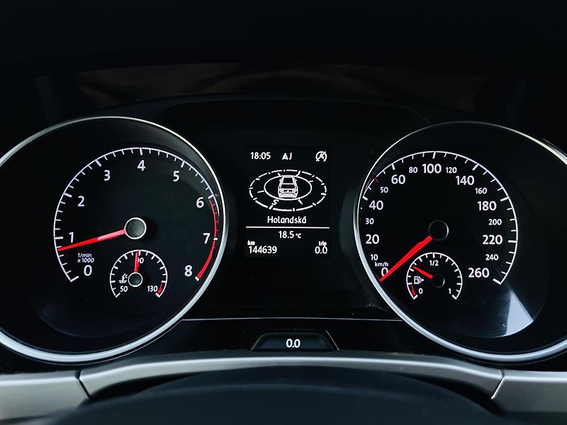 Volkswagen Touran 1.2TSI MANUÁL 7MÍST SERVISKA - fotka 41 z 42