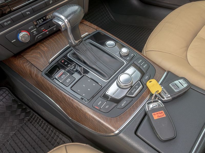 Audi A6 Allroad (2014) 3.0TDI 180KW – VÝBAVA - fotka 27 z 44