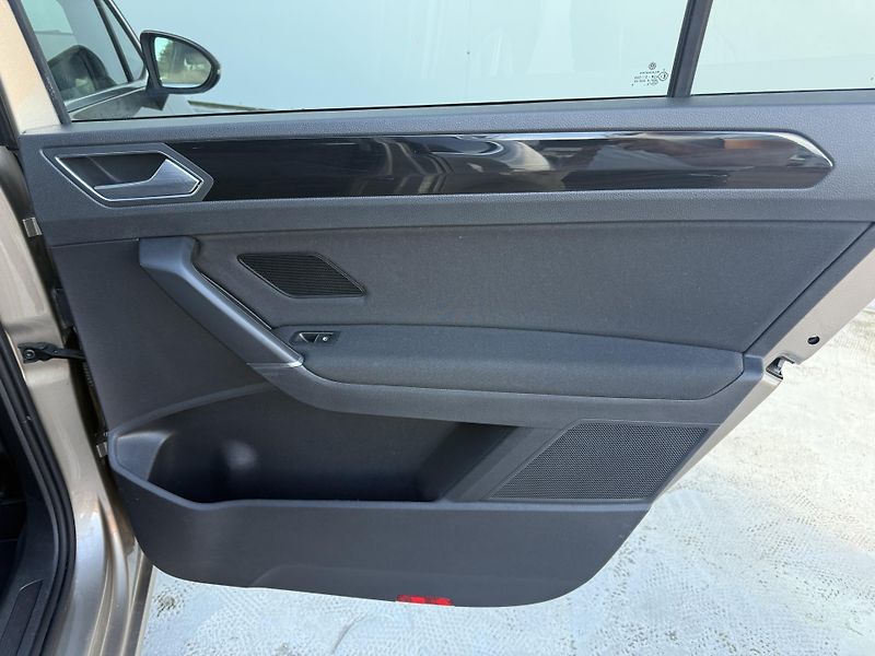 Volkswagen Touran (2017) 1.4 TSI 7 míst, ser.knížka - fotka 16 z 38