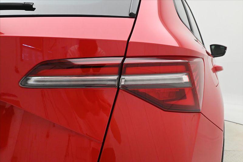 Škoda Karoq 2,0 TDI 110 kW DSG 4X4 TOUR Zá - fotka 32 z 33