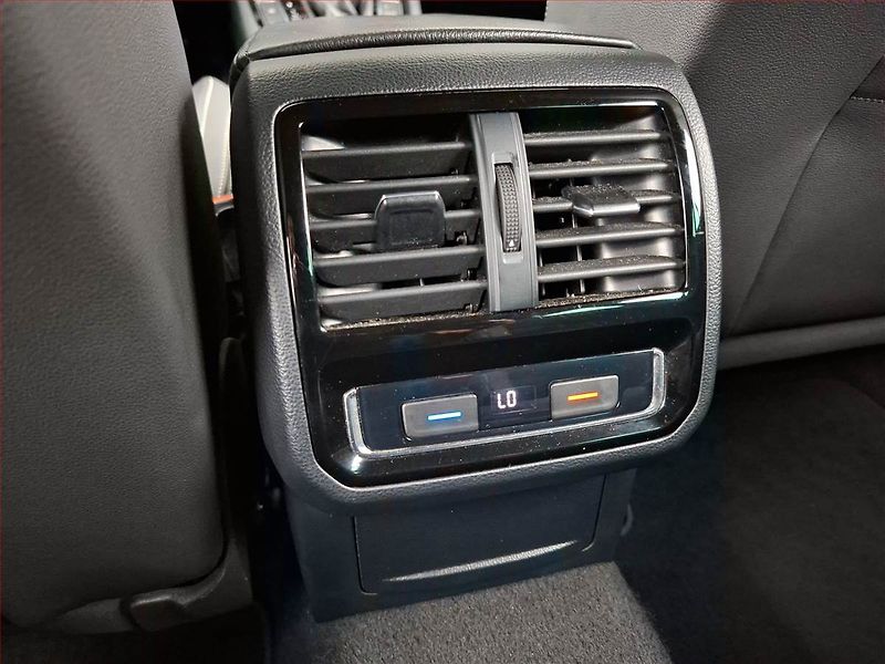 Volkswagen Passat (2021) 2.0 TDI, Automat, Kůže, Navi - fotka 22 z 23