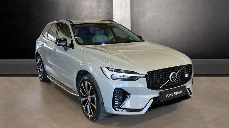 Volvo XC60 ULTIMATE DARK, B5 AWD, 184+10 - fotografie inzerátu