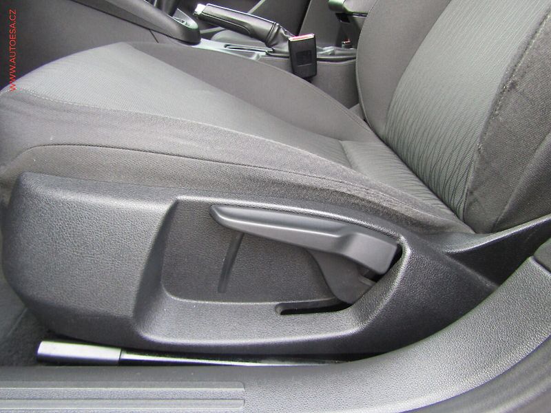 Seat Leon (2013) 1.6TDi, AAC, tempo - fotka 11 z 19