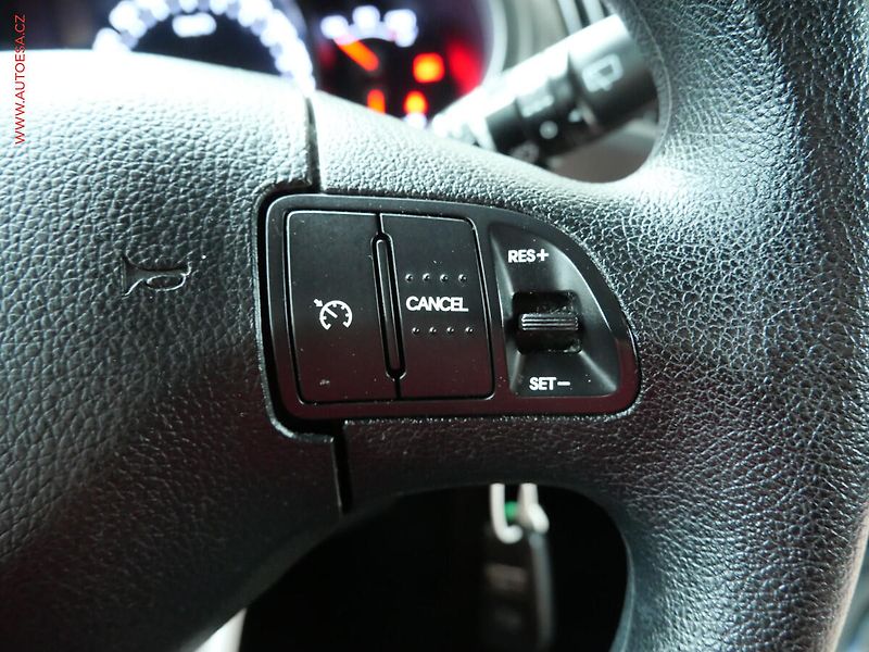 Kia Sportage (2012) 1.7CRDi, AC, tempo - fotka 16 z 20