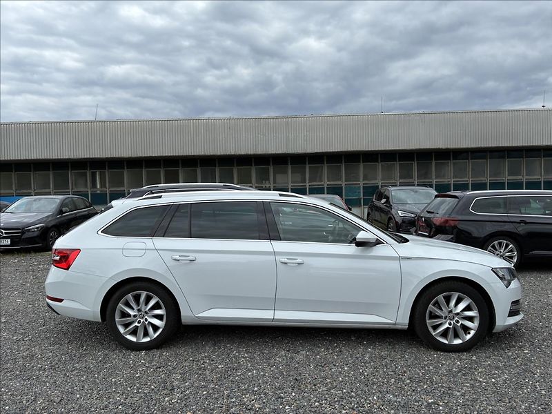 Škoda Superb 2,0 STYLE 4X4 TAŽNÉ,KAMERA - fotka 7 z 31