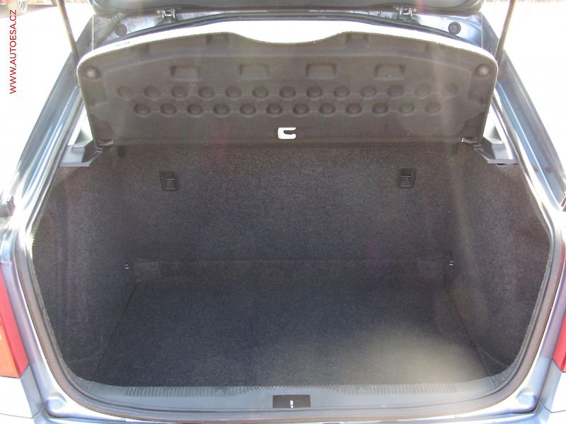 Škoda Octavia (2012) 1.6 MPi, Tour, AC - fotka 7 z 14