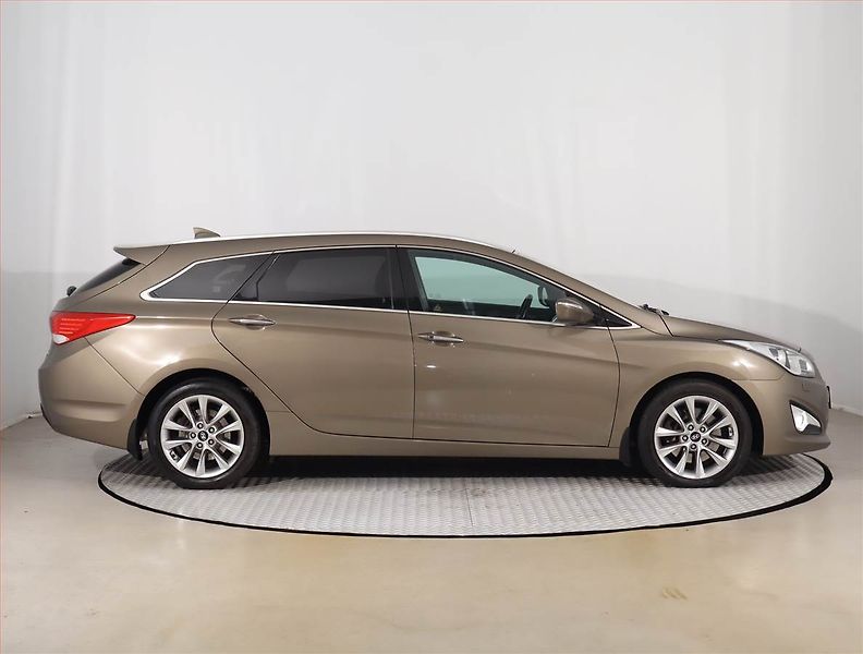 Hyundai i40 (2015) 1.7 CRDi, Automat, Serv.kniha - fotka 6 z 28
