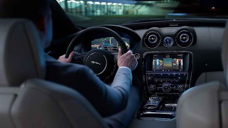 Jaguar XJ.