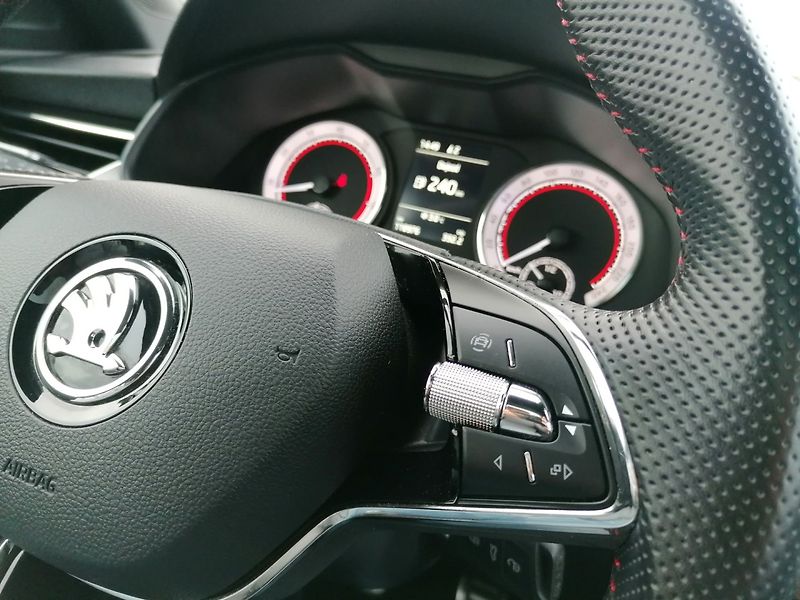 Škoda Scala (2021) 1.5 TSi MONTE CARLO 110kW,Pano - fotka 16 z 29