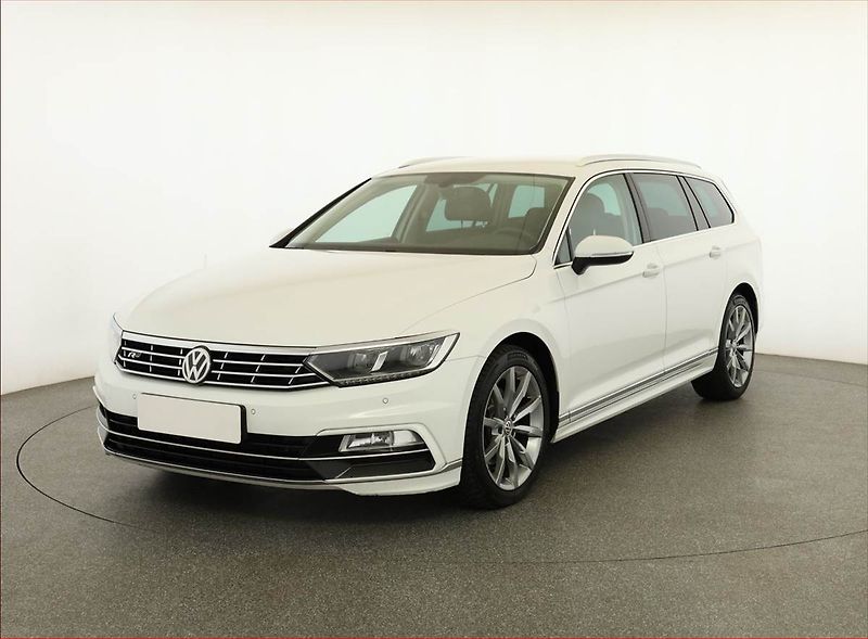 Volkswagen Passat (2018) R-Line 2.0 TDI, Automat, Kůže - fotka 2 z 21
