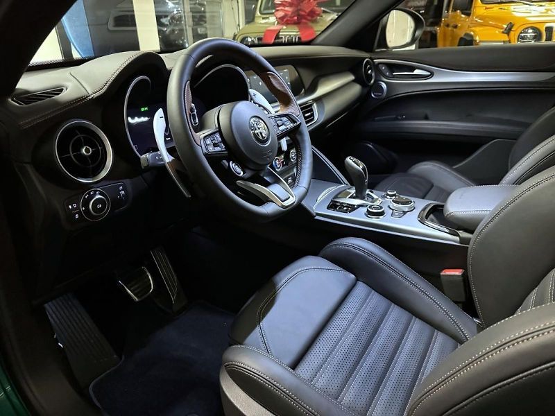 Alfa Romeo Stelvio (2026) 2.0 T 280k AT8 ZF Q4 4x4 Inten - fotka 7 z 25