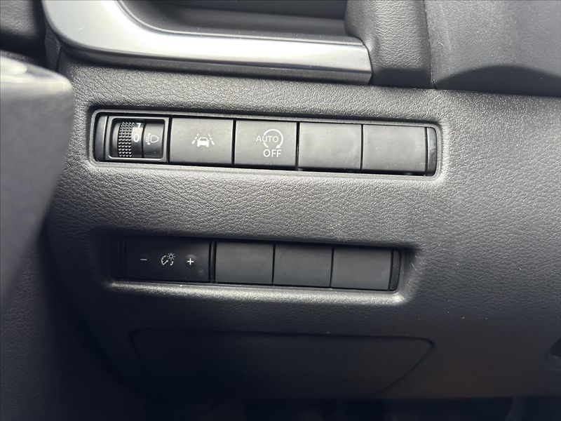 Nissan Qashqai 1,3 DIG-T Visia PLNÝ SERVIS - fotka 25 z 39