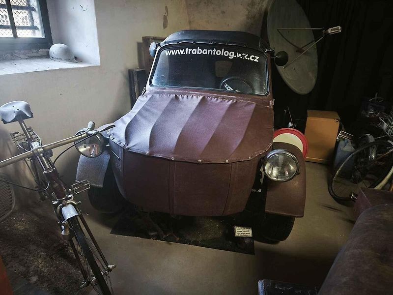 U vstupu do muzea překvapí stylově zařízená recepce z Barkasu.