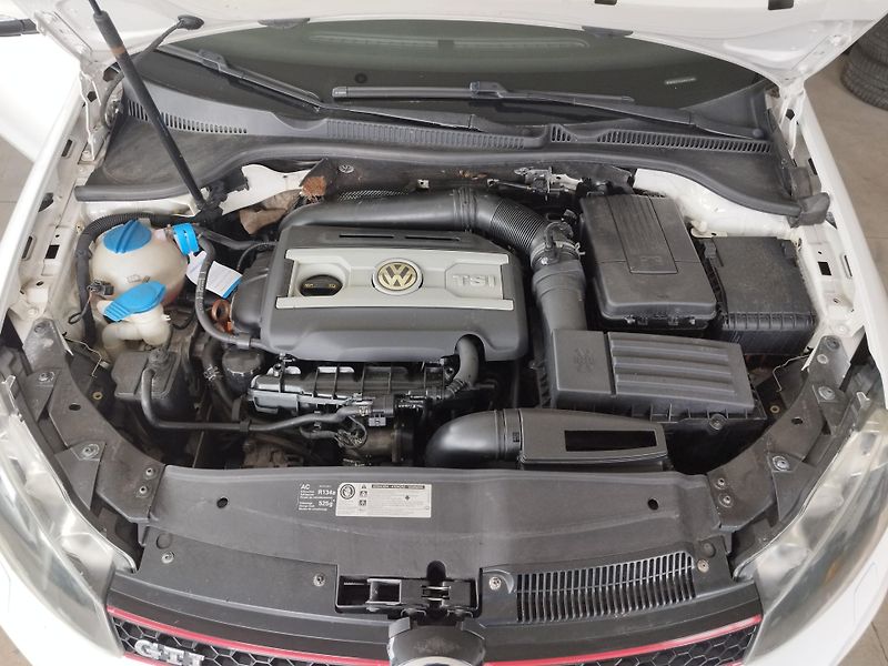 Volkswagen Golf (2010) GTI,2,0TSI,155KW,AUT.KL.18ALU - fotka 25 z 28