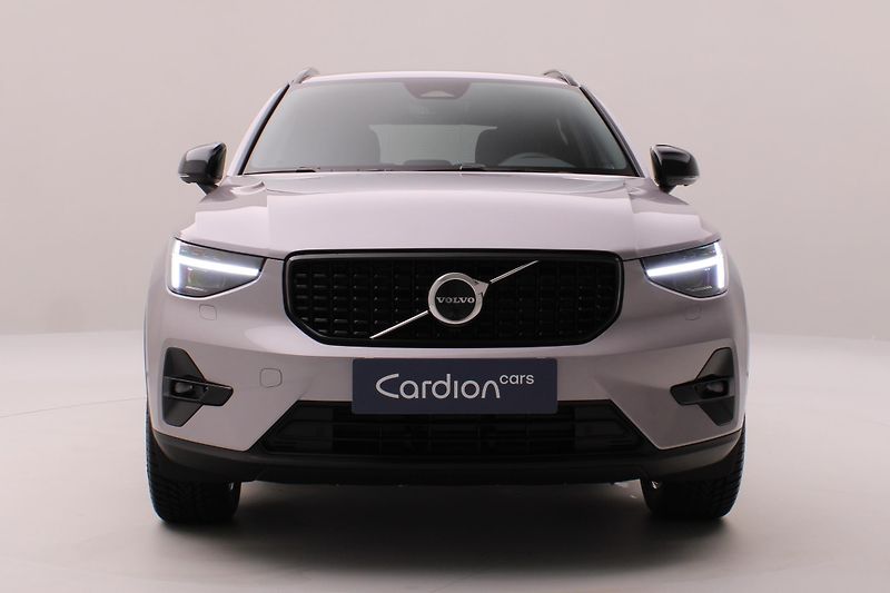 Volvo XC40 (2025) B3 AUT DARK PLUS - fotka 14 z 48