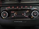Volkswagen Golf (2011) 1.6TDi, Navi, AC - náhled 17