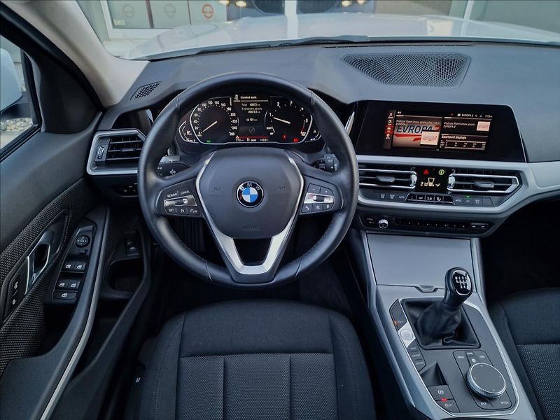 BMW Řada 3 318d 110kW Touring,ČR,1.Maj. - fotka 12 z 50