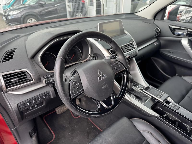 Mitsubishi Eclipse Cross Turbo CVT 4x4 INSTYLE - fotka 6 z 13