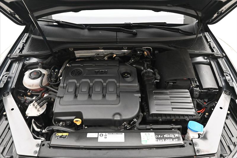 Volkswagen Passat 2,0 TDI 110 kW COMFORTLINE Zár - fotka 9 z 28