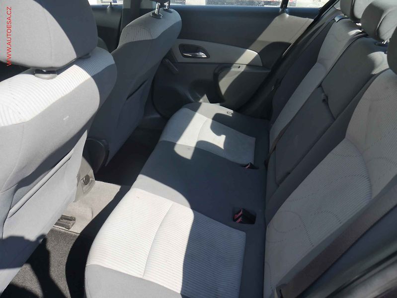 Chevrolet Cruze (2009) 1.6i, ČR, AC, tažné - fotka 10 z 14