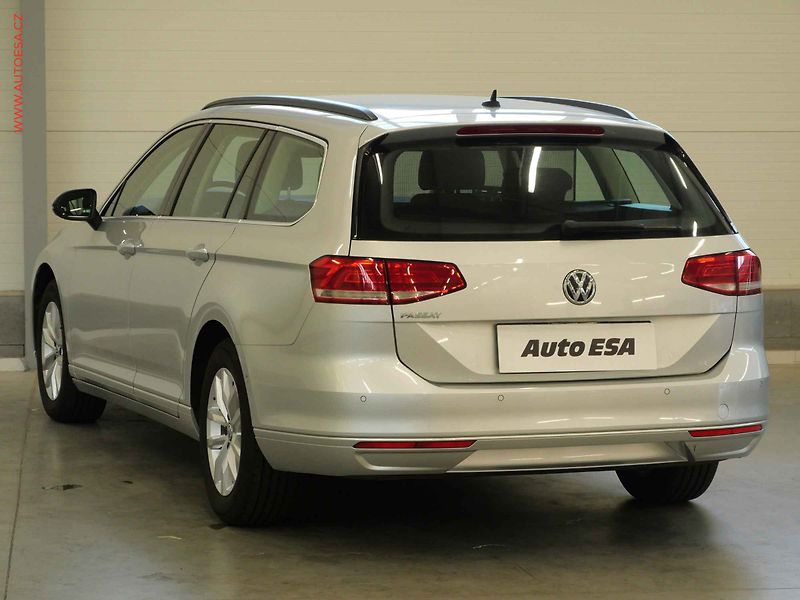 Volkswagen Passat (2019) 2.0TDi, navi, masáž - fotka 6 z 23