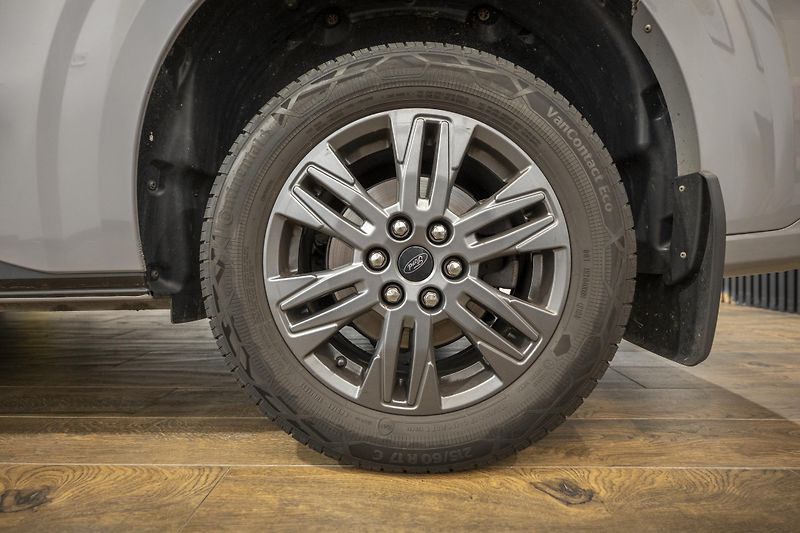 Ford Tourneo Custom 2.0 EcoBlue 125 kW 4x4 - fotka 51 z 53