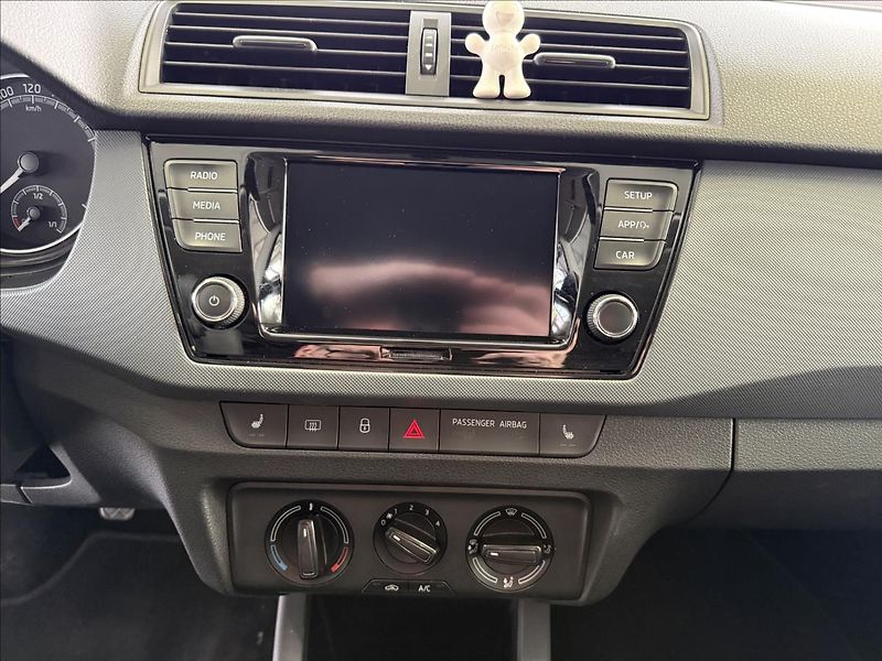 Škoda Fabia 1,0   TSI 70kW,ČR,SERVISKA - fotka 12 z 18