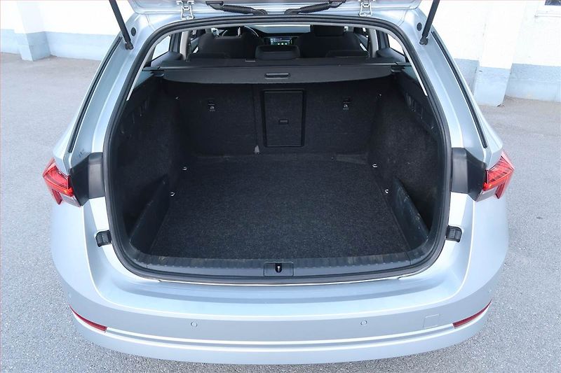 Škoda Octavia (2022) Ambition Plus 2.0 TDI - fotka 13 z 21
