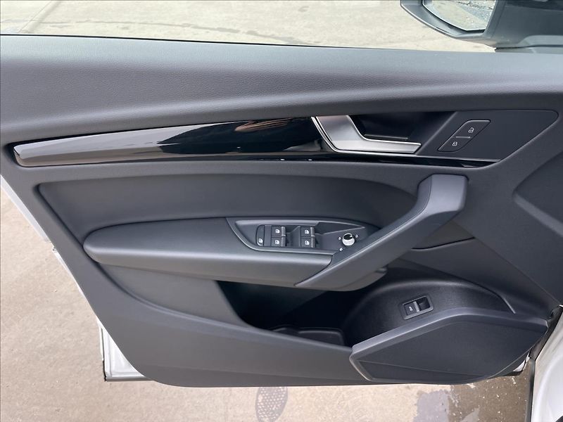 Audi Q5 2,0 TDI quattro S line  Sportb - fotka 14 z 23